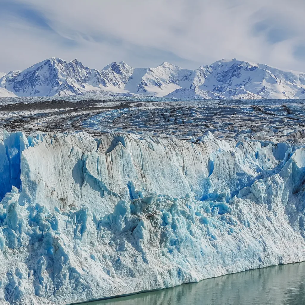 Glaciología: cómo se estudia un glaciar y qué miden los científicos