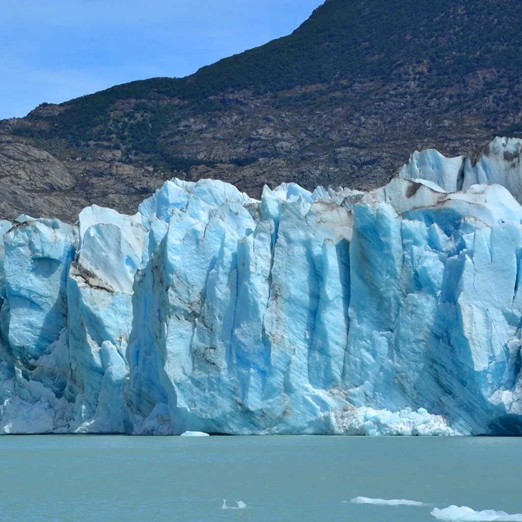 ¿Se puede tomar agua de glaciar? Mitos y verdades del hielo milenario