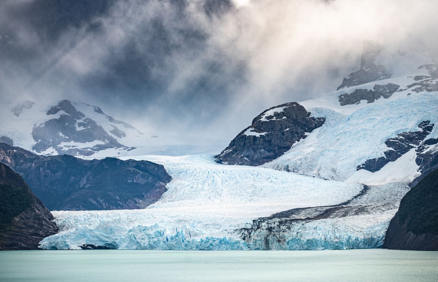 Tipos de glaciares: de descarga, colgantes y de montaña, con ejemplos